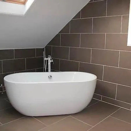 Ivy House - Seafront House With Garden Seating And Stunning Sea Views! - Ocholo