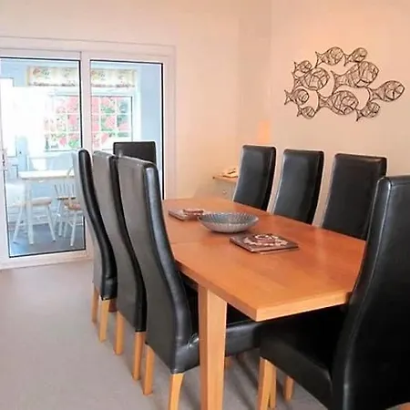 Vakantiehuis Ivy House - Seafront House With Garden Seating And Stunning Sea Views! - Ocholo