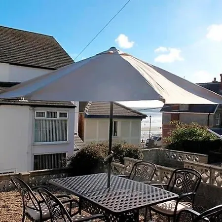 Vakantiehuis Ivy House - Seafront House With Garden Seating And Stunning Sea Views! - Ocholo Filey