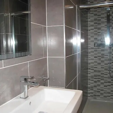 Vakantiehuis Ivy House - Seafront House With Garden Seating And Stunning Sea Views! - Ocholo