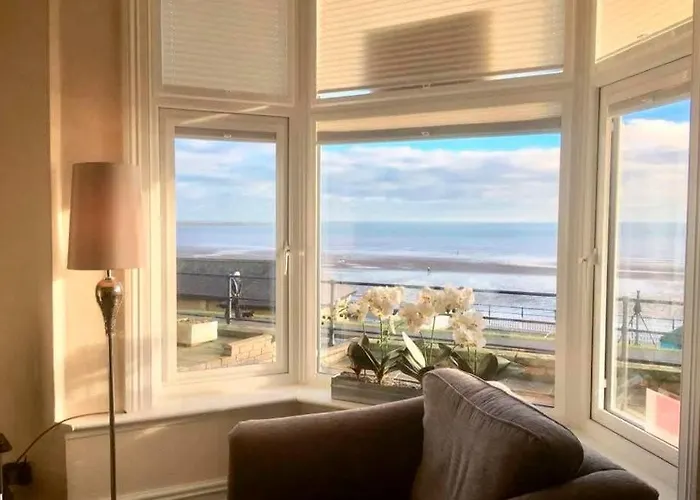 Ivy House - Seafront House With Garden Seating And Stunning Sea Views! - Ocholo Filey