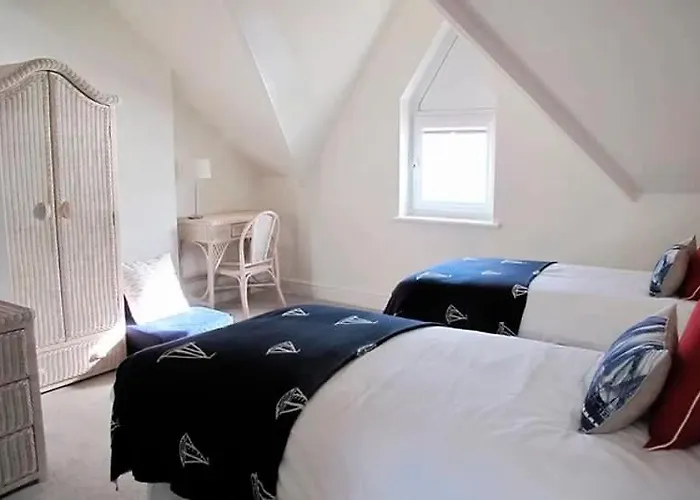 Ivy House - Seafront House With Garden Seating And Stunning Sea Views! - Ocholo Filey