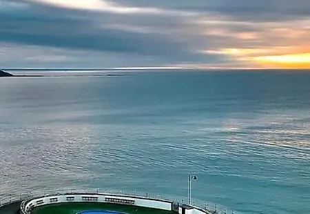 Ivy House - Seafront House With Garden Seating And Stunning Sea Views! - Ocholo